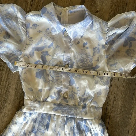 SOLD White and blue floral dress - Picture 5 of 10